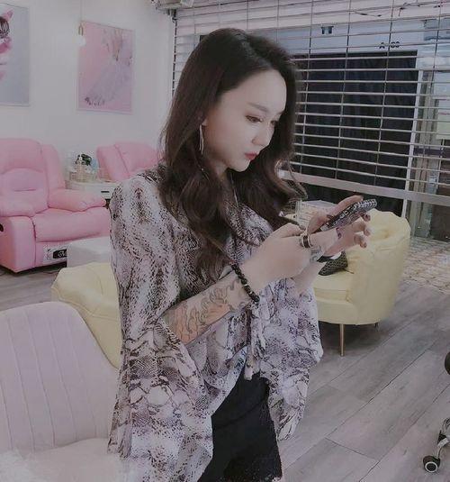 网红顾什么娜,揭秘网红背后的生活与影响力